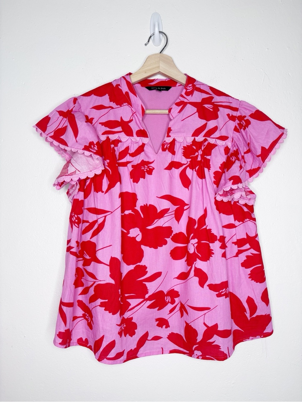 Strut & Bolt Pink Floral Flutter Sleeve Oversized Top Size L NWOT
